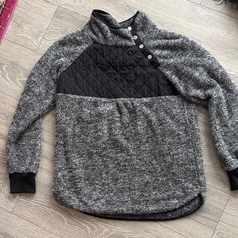 Women's Black and Gray Quilted Sweater
